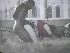 Egy fiatal lány, fia ...