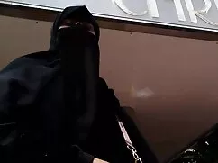 A barna hajú lány, b ...